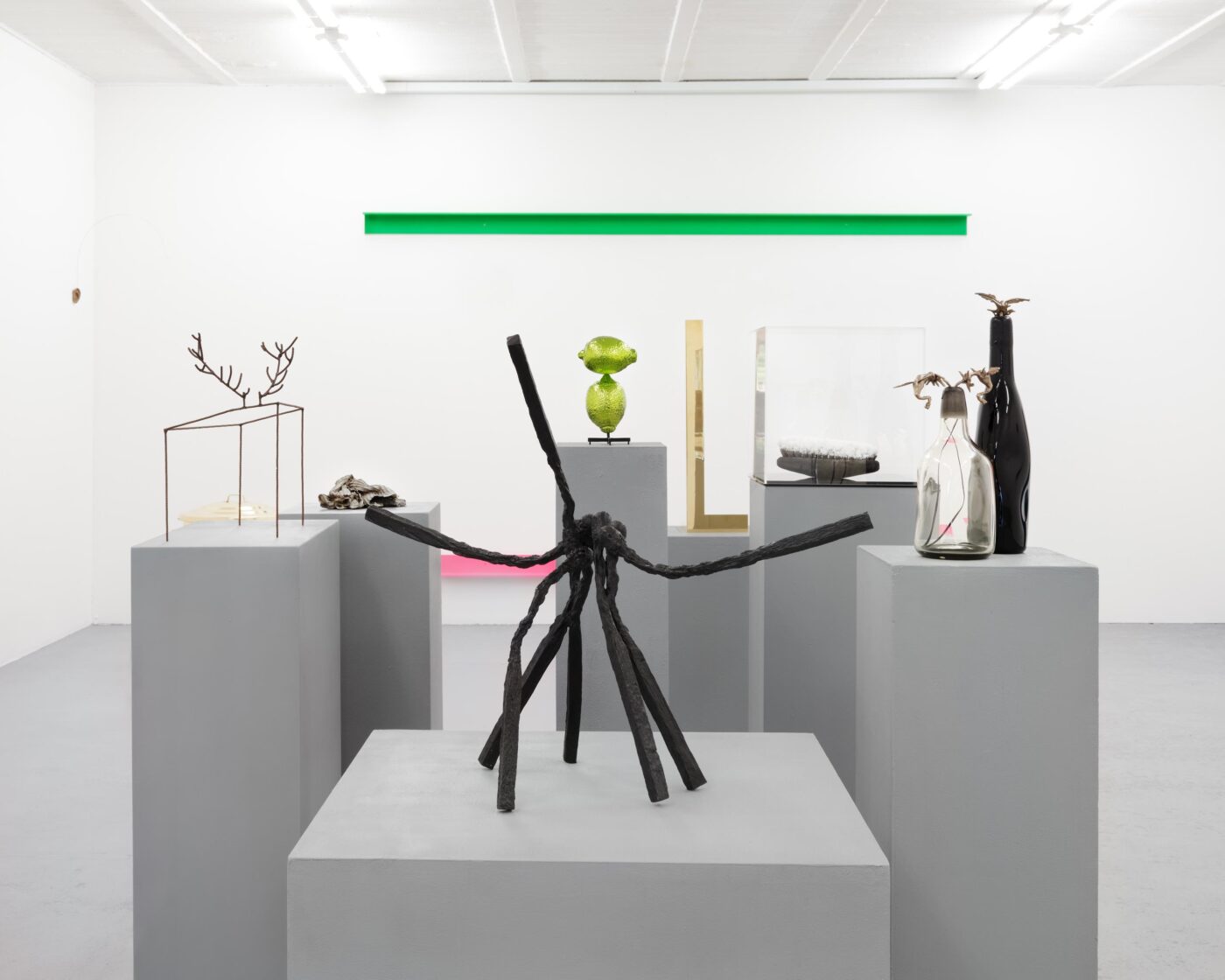 Galerie Lange + Pult – Alfredo Aceto, Jan Albers, Lilian Bourgeat, Henrik Eiben, Lucas Erin, Joana Escoval, Sylvie Fleury, Vincent Kohler, Didier Marcel, Francisco da Mata, Mathieu Mercier, Gerold Miller, Olivier Mosset, Delphine Reist, Wolfram Ullrich et Thomas Wachholz