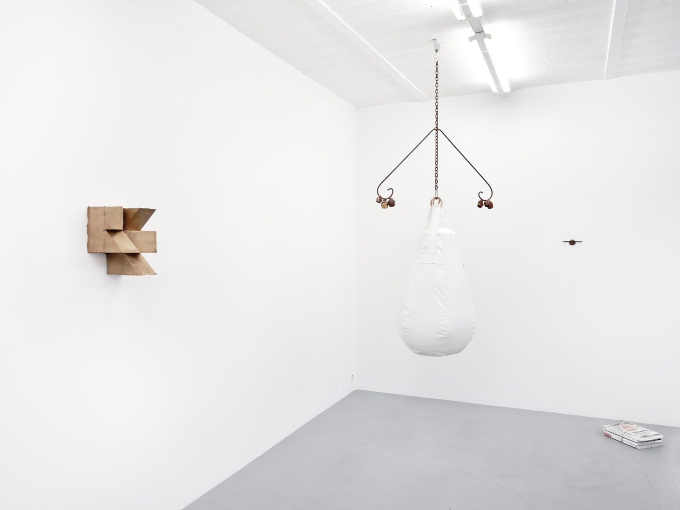 Galerie Lange + Pult – Alfredo Aceto, Jan Albers, Lilian Bourgeat, Henrik Eiben, Lucas Erin, Joana Escoval, Sylvie Fleury, Vincent Kohler, Didier Marcel, Francisco da Mata, Mathieu Mercier, Gerold Miller, Olivier Mosset, Delphine Reist, Wolfram Ullrich et Thomas Wachholz
