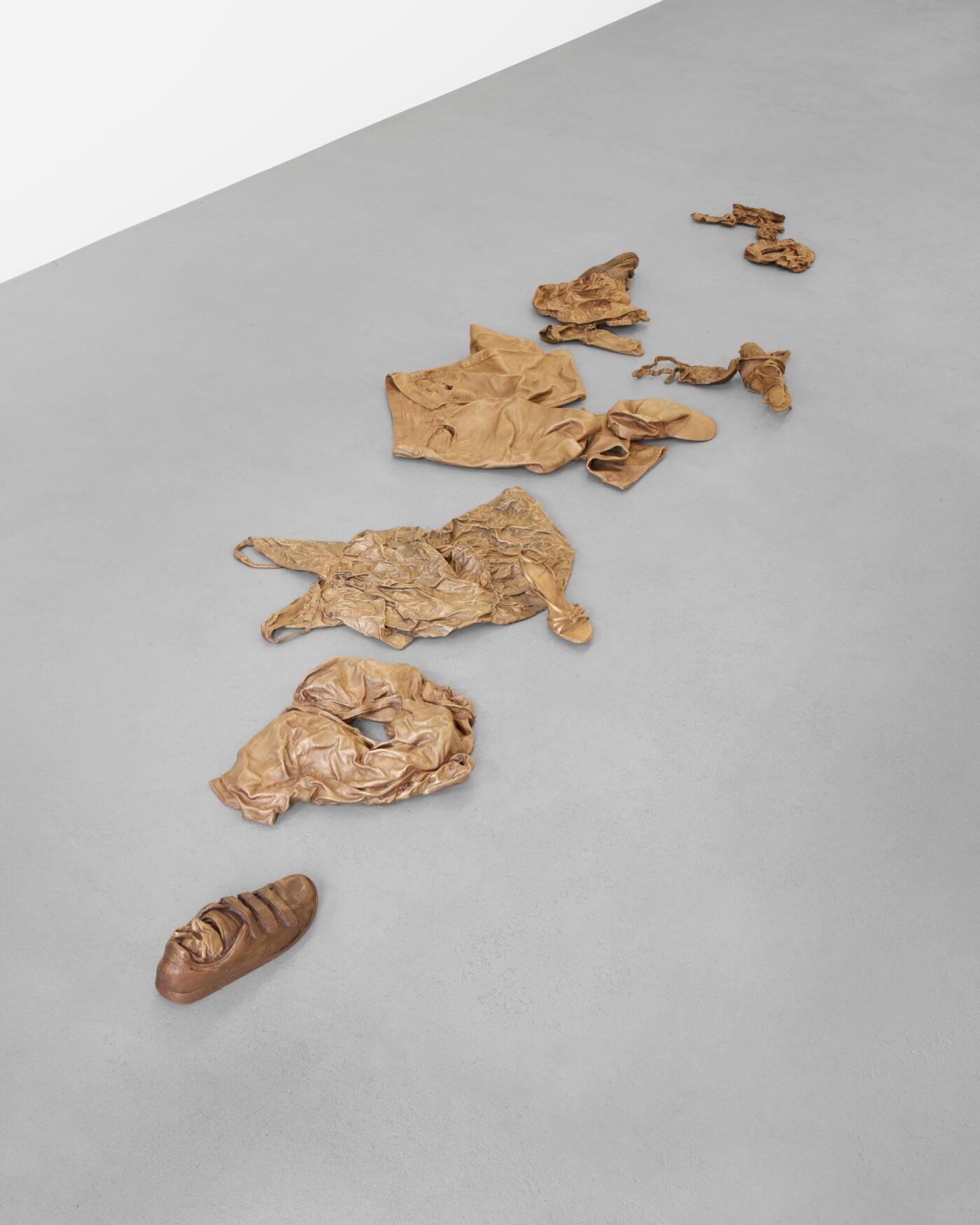 Galerie Lange + Pult – Alfredo Aceto, Jan Albers, Lilian Bourgeat, Henrik Eiben, Lucas Erin, Joana Escoval, Sylvie Fleury, Vincent Kohler, Didier Marcel, Francisco da Mata, Mathieu Mercier, Gerold Miller, Olivier Mosset, Delphine Reist, Wolfram Ullrich et Thomas Wachholz