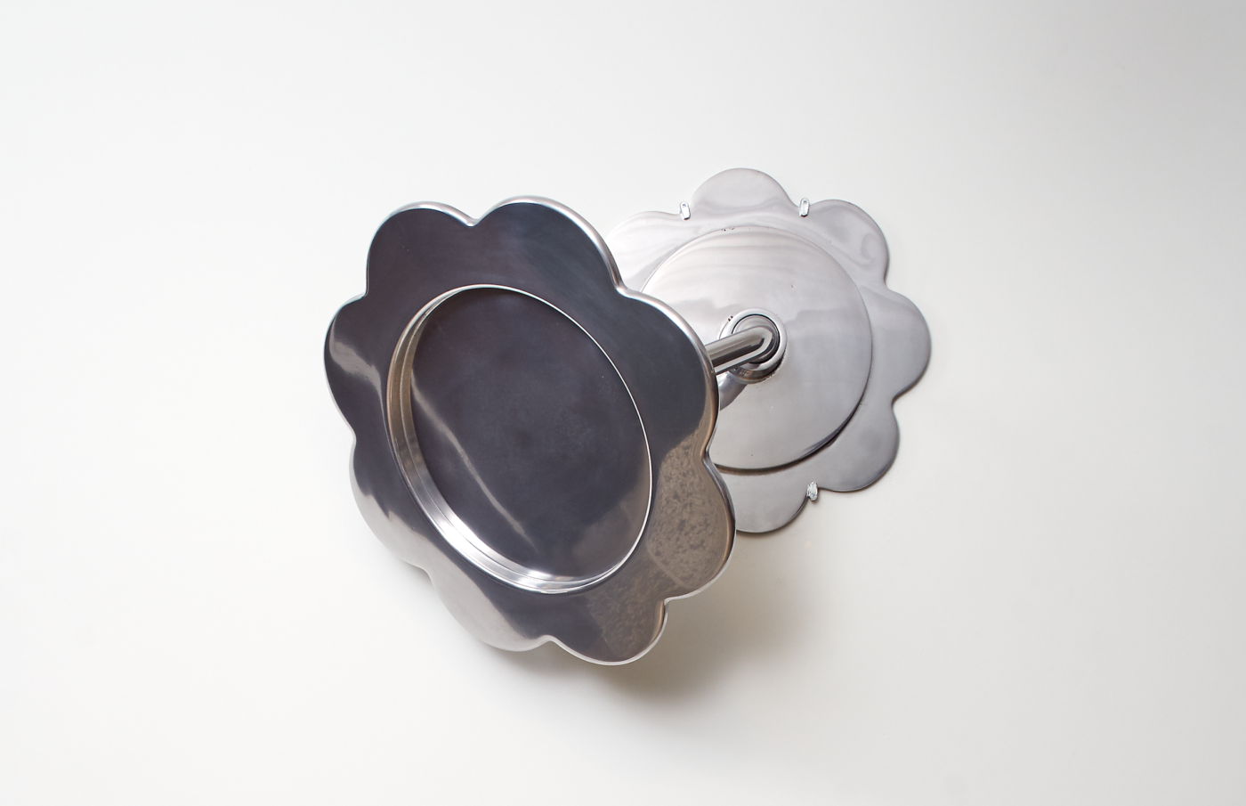 Galerie Lange + Pult – Beyond the Looking Glass