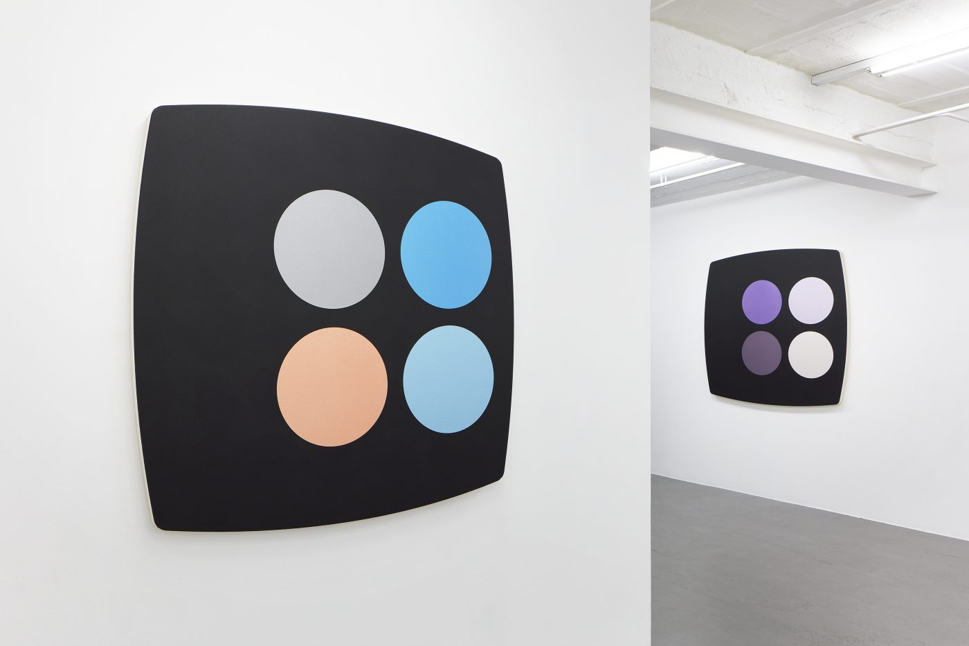 Galerie Lange + Pult – Sylvie Fleury, Olivier Mosset, Blair Thurman