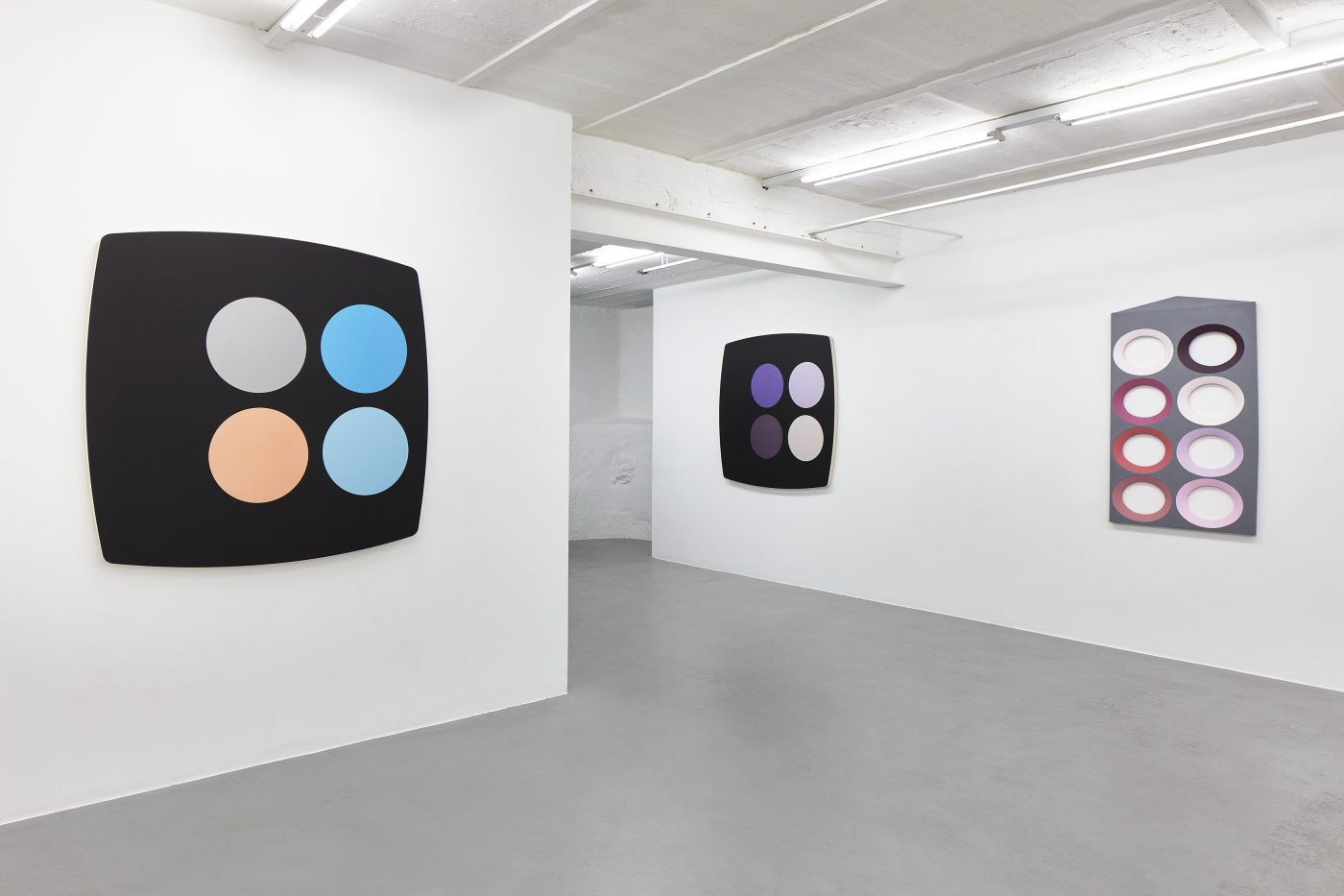Galerie Lange + Pult – Sylvie Fleury, Olivier Mosset, Blair Thurman